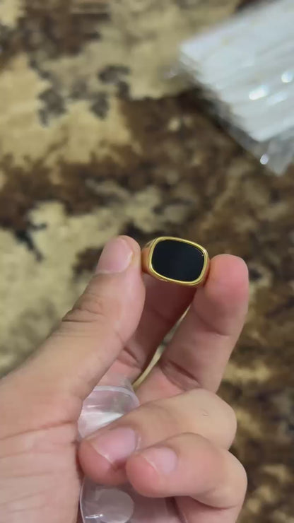 Signet Black & White