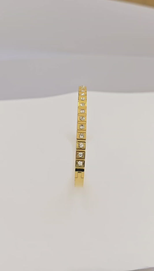 Blanche Bangle